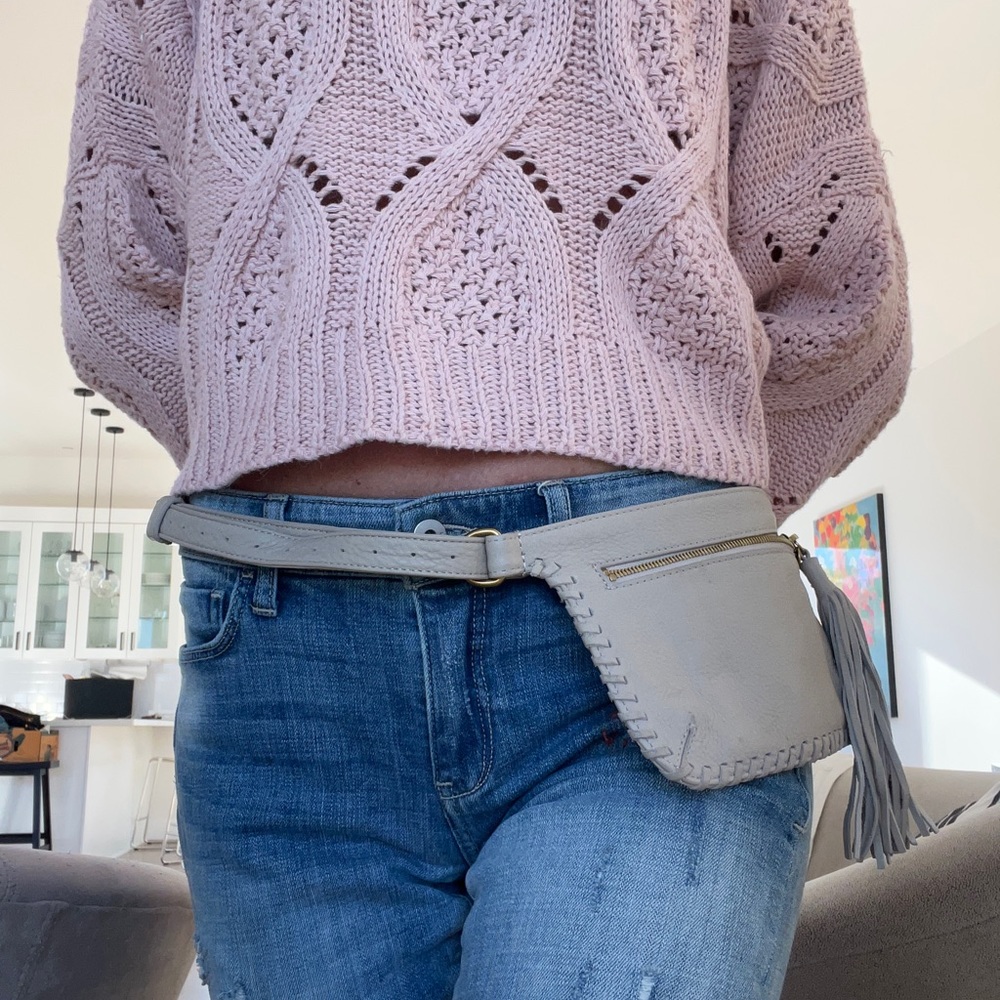 Elegant Cream Leather Crossbody Bag - Picture 2 of 8